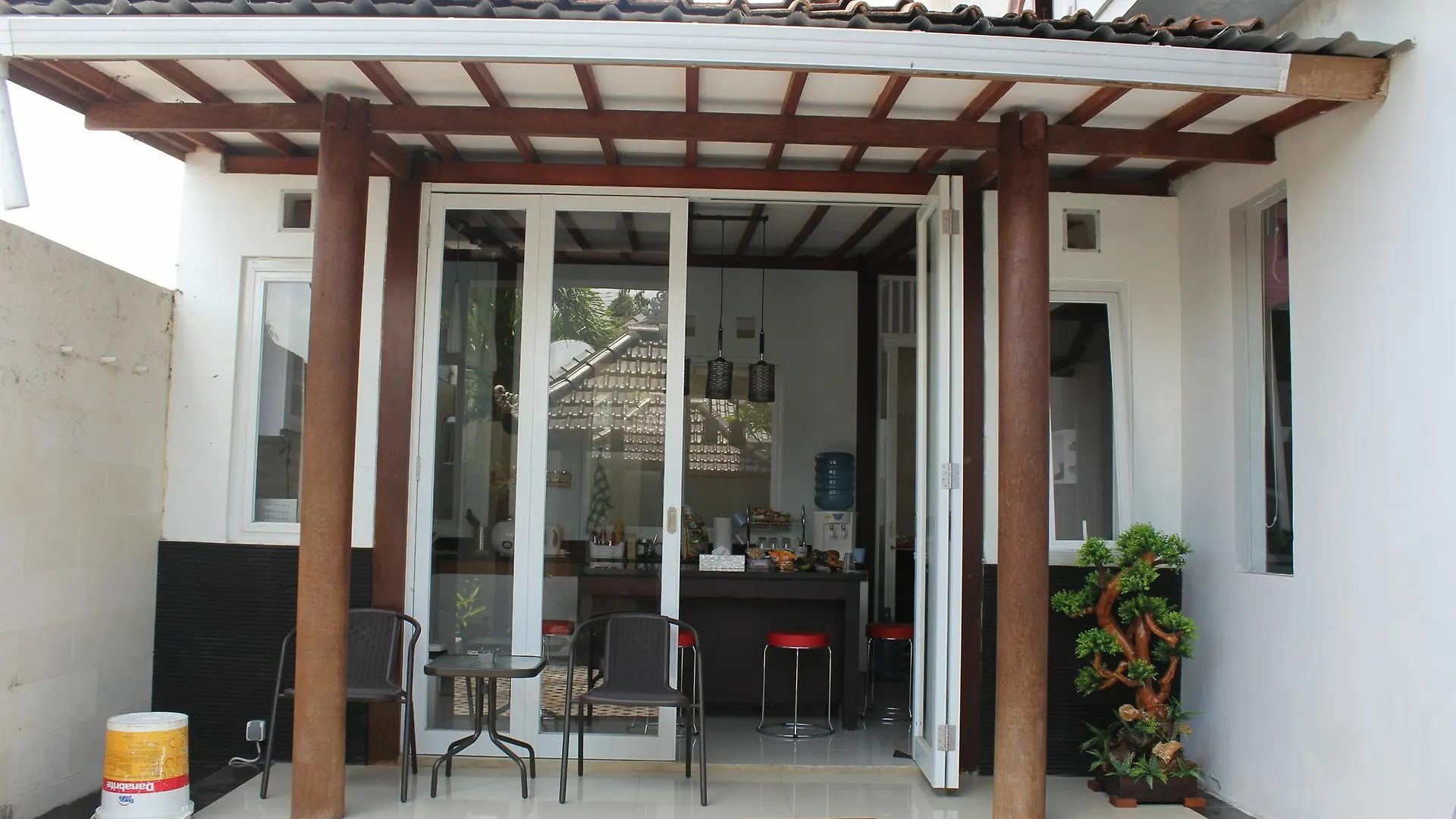 Pecatu Vira House Hotel