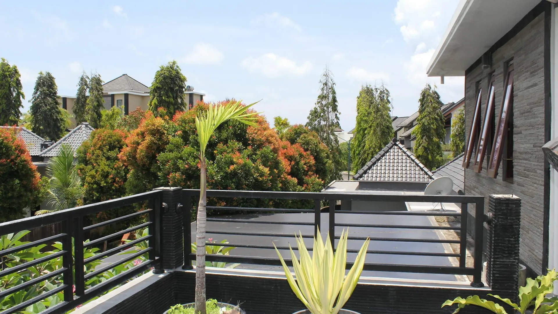 Pecatu Vira House Hotel
